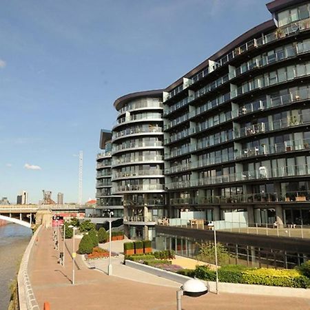 1 Bedroom In Chelsea Bridge Wharf Лондон Экстерьер фото